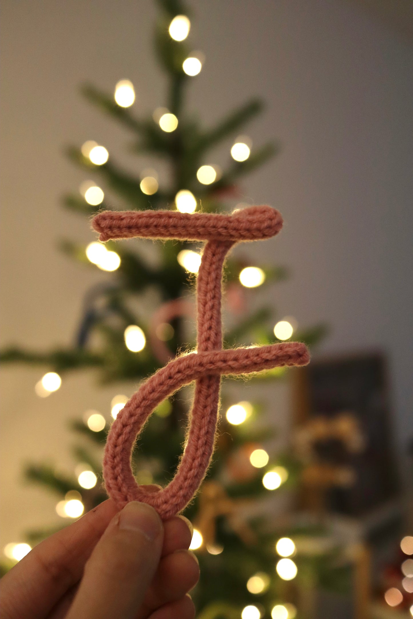 Personalised Holiday Charm - Crochet Alphabet A-Z Christmas Tree Decorations - Festival Fun