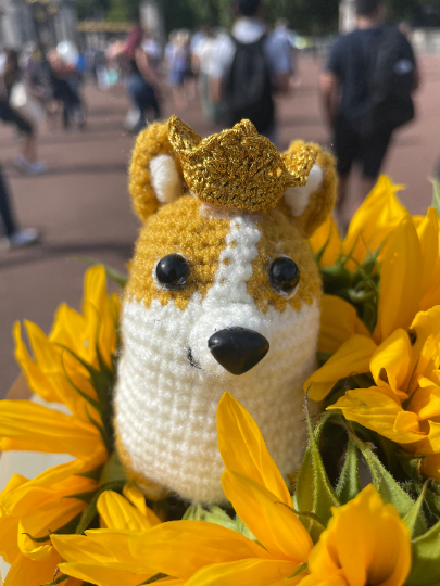 Crochet Corgi with Crown Pattern - English Pattern - US abbreviation- Youtube Video